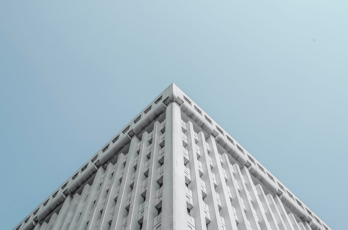 【题干】1.  A rescue worker risked